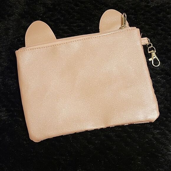 Cheetah 🎄print makeup bag. NWOT - Picture 2 of 4